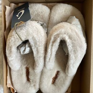 Olukai slippers , women’s size 7 , tan, brand new in box with tags